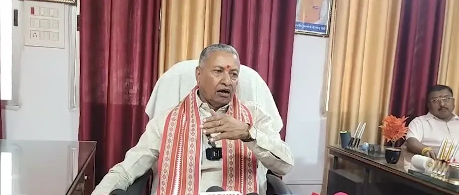 चतरा-गया रेल लाइन: सांसद कालीचरण सिंह बोले — ₹531 करोड़ जारी, जमीन अधिग्रहण होगा तेज