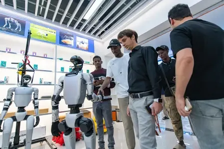 चीन की 15वीं पंचवर्षीय पर अंतर्राष्ट्रीय समुदाय का ध्यान केंद्रित