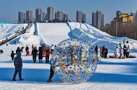 चीन में बर्फ और हिम पर्यटन का तेज विकास