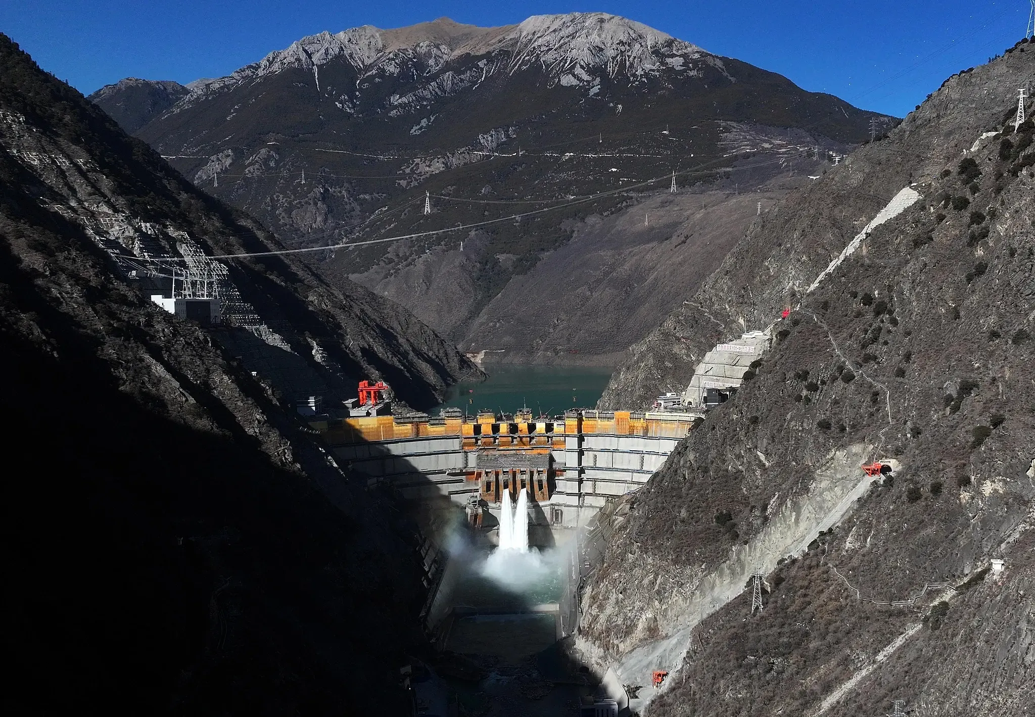 क्या चीन में कई परियोजनाओं के विकास में प्रगति हुई है?