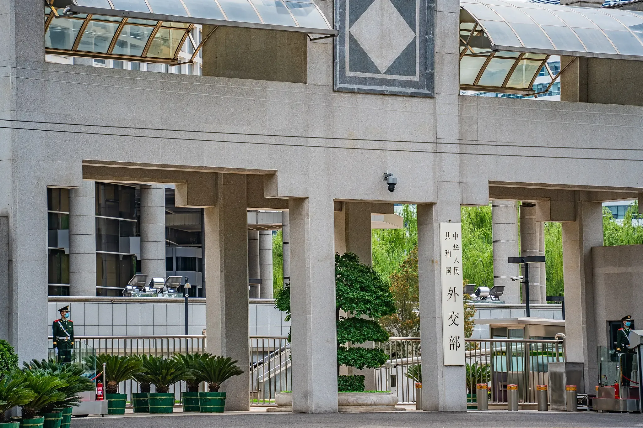 क्या चीन ने जापानी नागरिक इवासाकी शिगेरु पर प्रतिबंध लगाने का निर्णय लिया?