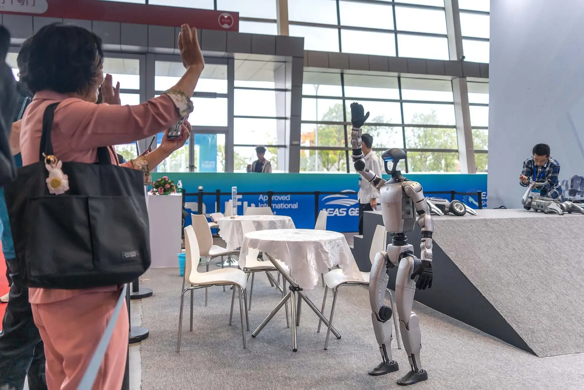 क्या चीनी ह्यूमनॉइड रोबोट का समावेशी सशक्तिकरण दुनिया में सबसे आगे है?