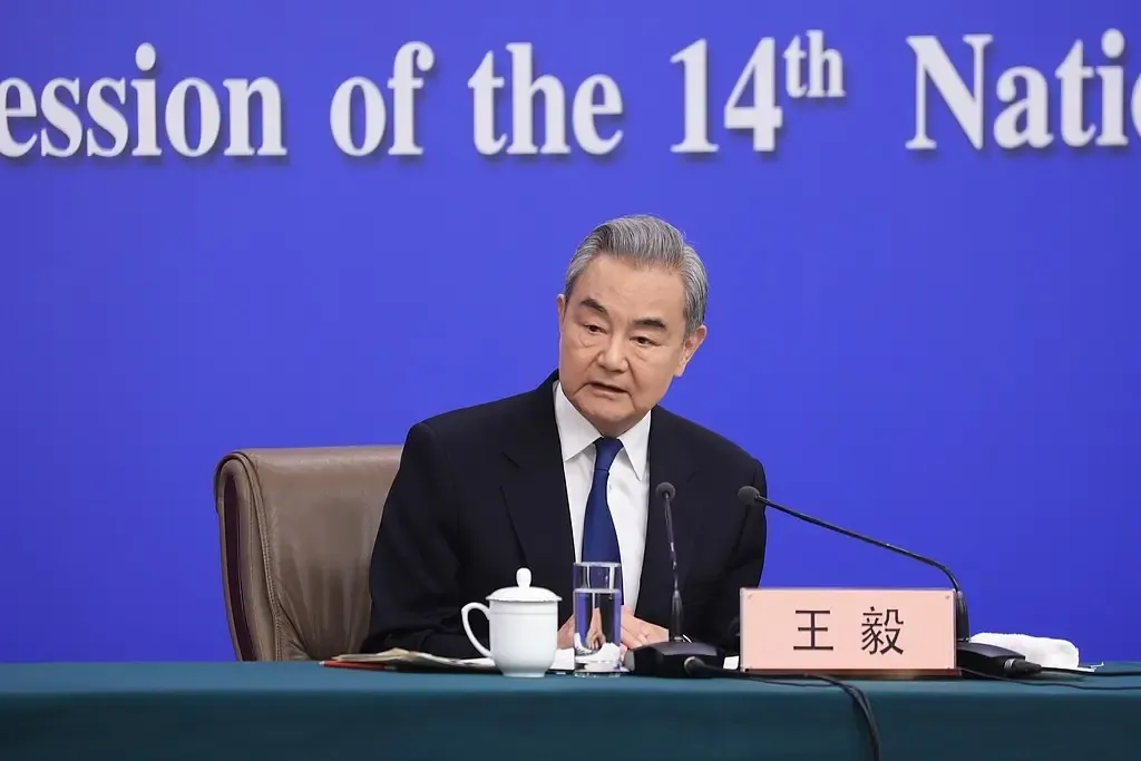 चीनी विदेश मंत्री वांग यी का बयान: चीन अमेरिका और रूस के साथ सहयोग को बढ़ावा देने के लिए प्रतिबद्ध