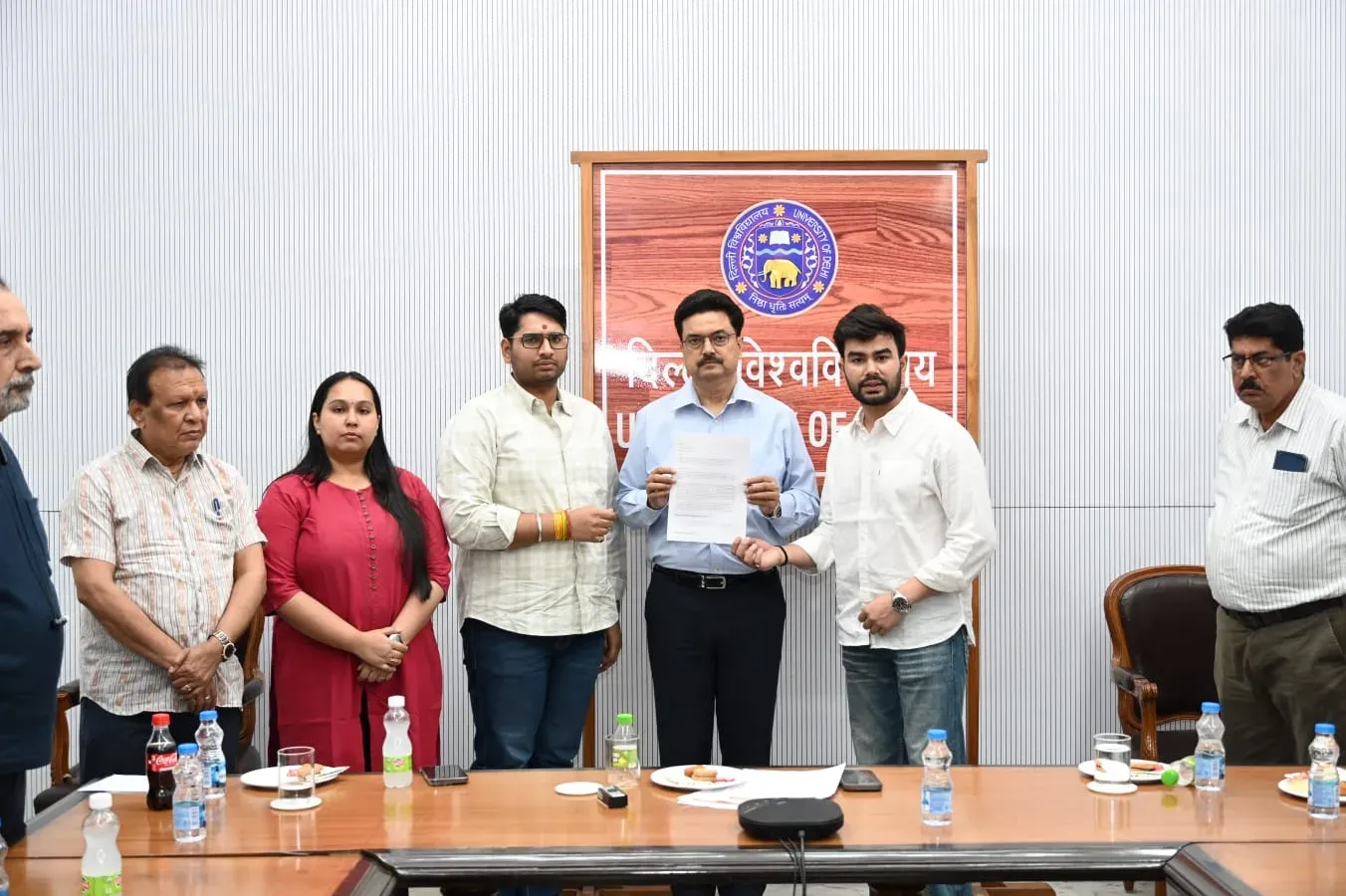 अभाविप ने DU कुलपति को सौंपा ज्ञापन, छात्रावास खाली कराने के दबाव पर रोक की मांग