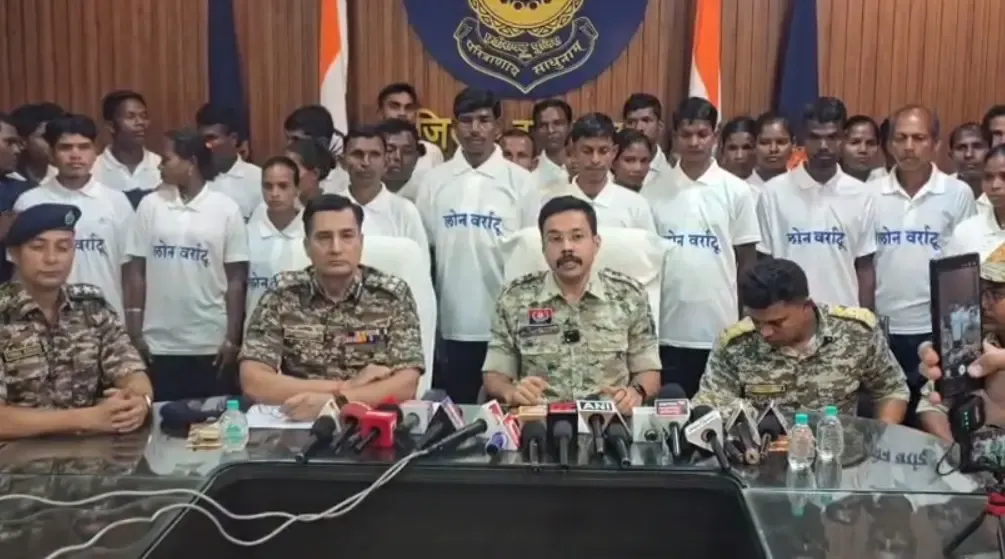 क्या छत्तीसगढ़ में 65 लाख के 27 इनामी सहित 37 नक्सलियों ने आत्मसमर्पण किया?