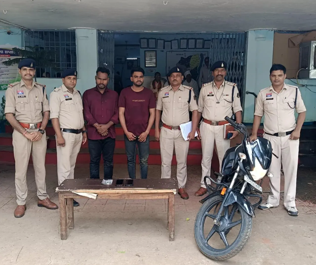 धमतरी पुलिस ने हेरोइन तस्करी में दो आरोपी दबोचे, ₹36,000 का सामान जब्त