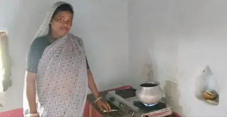How Are Dhamtari Women Achieving Freedom from Smoke Through PM Ujjwala Yojana?