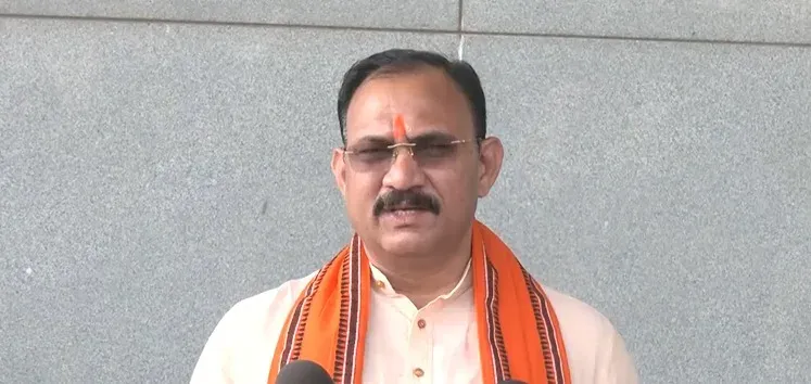 इबोला पर छत्तीसगढ़ सरकार सतर्क: दुर्ग में 3 विदेशी नागरिक 21 दिन आइसोलेशन में, स्वास्थ्य मंत्री जायसवाल ने दी जानकारी