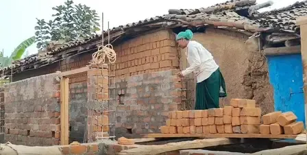 छत्तीसगढ़: नक्सलवाद का दर्द झेल चुके लोगों के जीवन में लौटीं खुशियां, ‘पीएम आवास योजना’ में मिला आशियाना 
