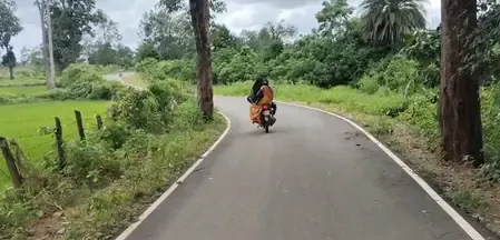 छत्तीसगढ़ : प्रधानमंत्री ग्राम सड़क योजना ने बदली कमार जनजाति की जिंदगी, कच्‍चे रास्‍तों से मिली निजात