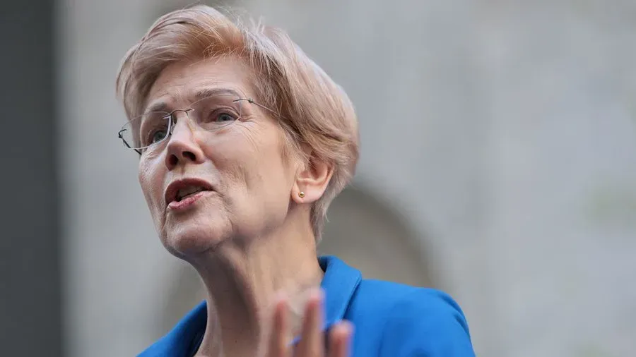 US senators Warren, Scott urge Trump to label China a currency manipulator