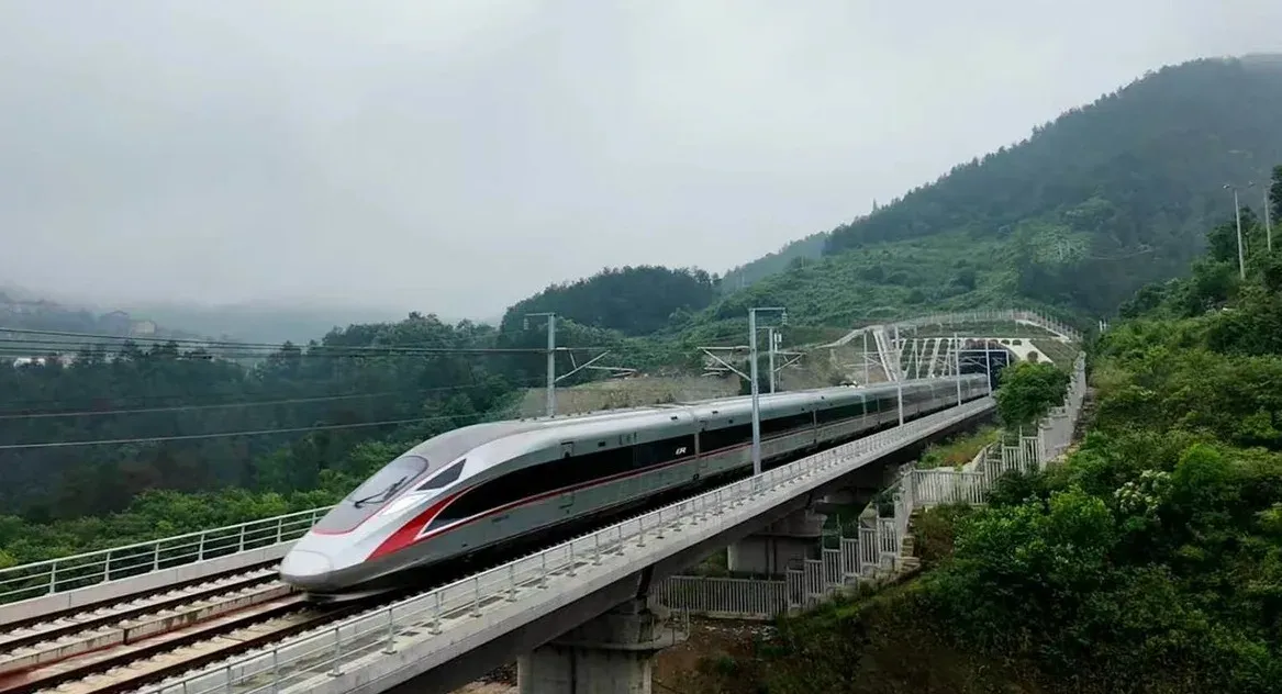 चाइना रेलवे का जनवरी-जुलाई 2026 में ₹440.6 अरब युआन का रेल निवेश, पिछले साल से 1.8% अधिक