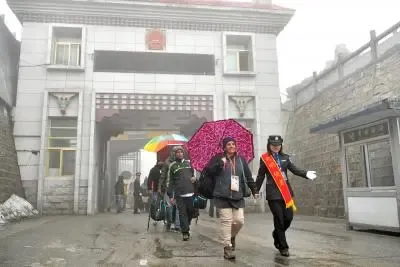 Has China's military aggression impacted border trade through Nathu La?