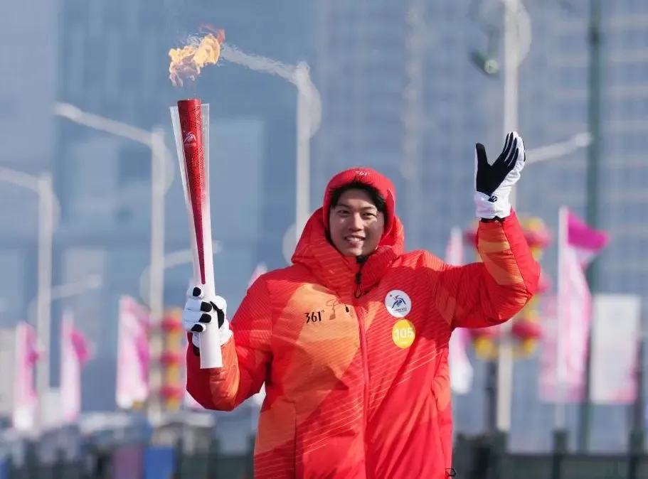 China's Olympic Legends Illuminate the Torch for Asian Winter Games