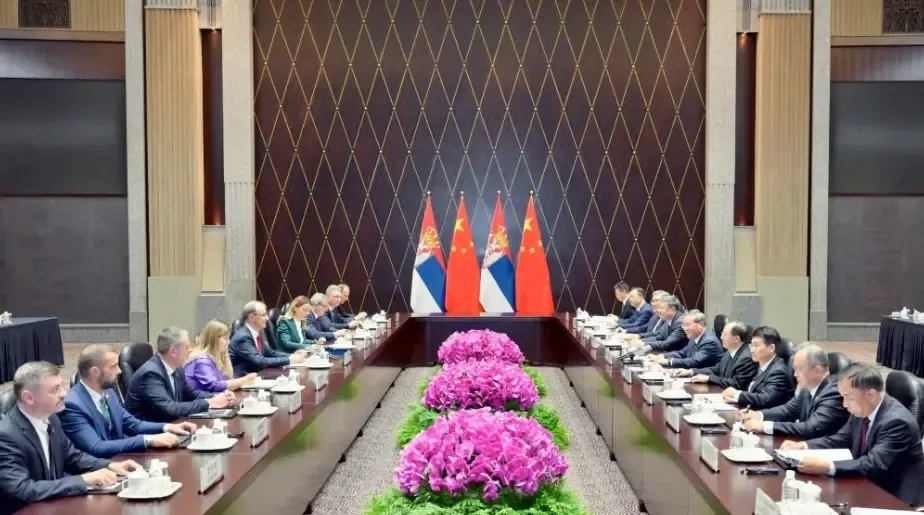 क्या चीनी प्रधानमंत्री ने सर्बियाई समकक्ष से मुलाकात की?