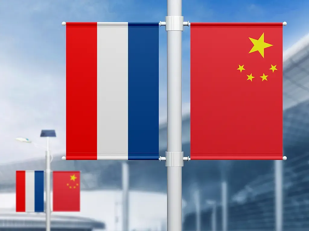 चीनी विदेश मंत्री वांग यी की डच समकक्ष टॉम बेरेन्डसेन से टेलीफोन पर संवाद