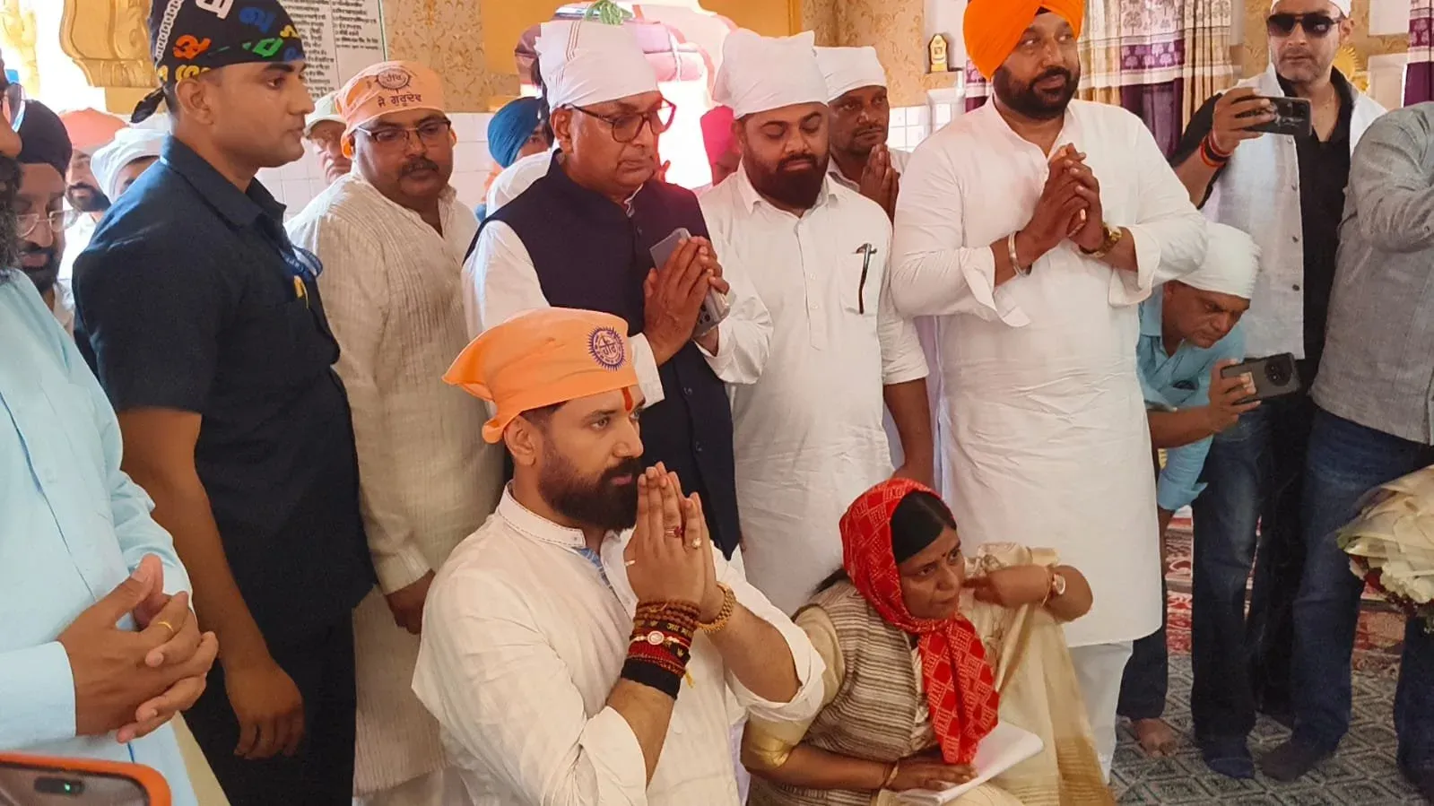 Chirag Paswan visits Dera Sachkhand Ballan, seeks blessings