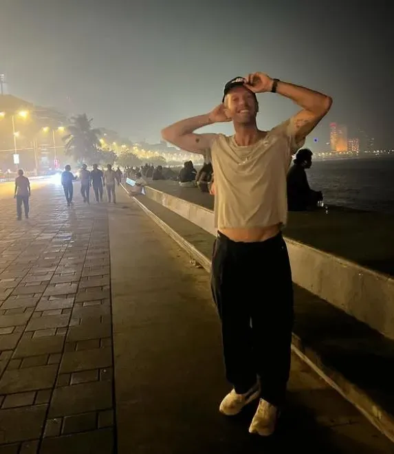 Did Chris Martin Caution Fans About the Kiss Camera at Coldplay's Latest Concert?