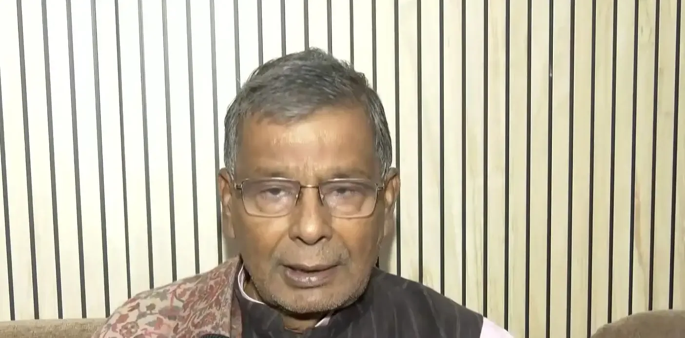 क्या तेजस्वी यादव क्रिसमस मनाने लंदन गए हैं? जदयू सांसद ने कसा तंज