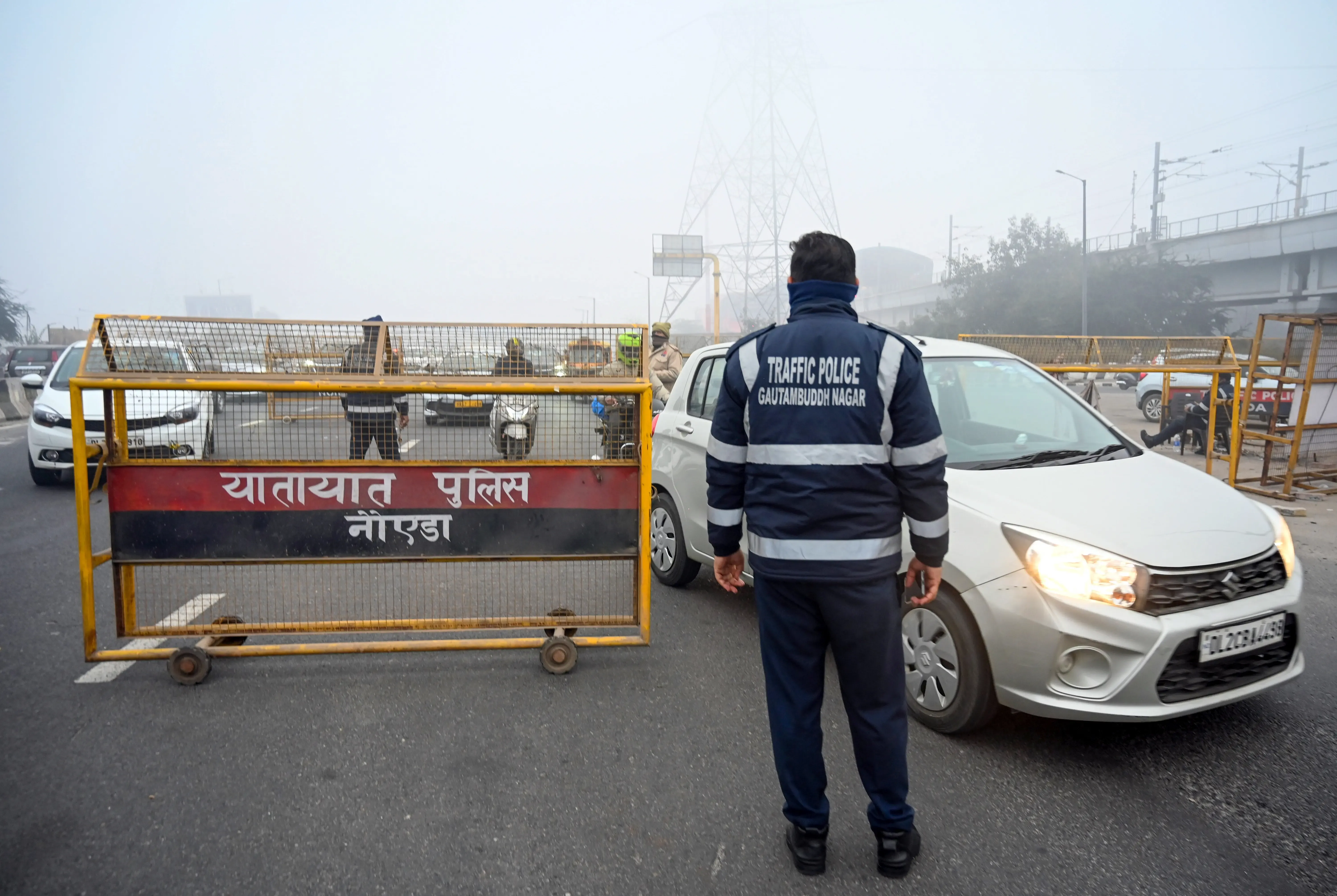 क्या नोएडा पुलिस ने क्रिसमस पर सुरक्षा के लिए ट्रैफिक एडवाइजरी जारी की है?