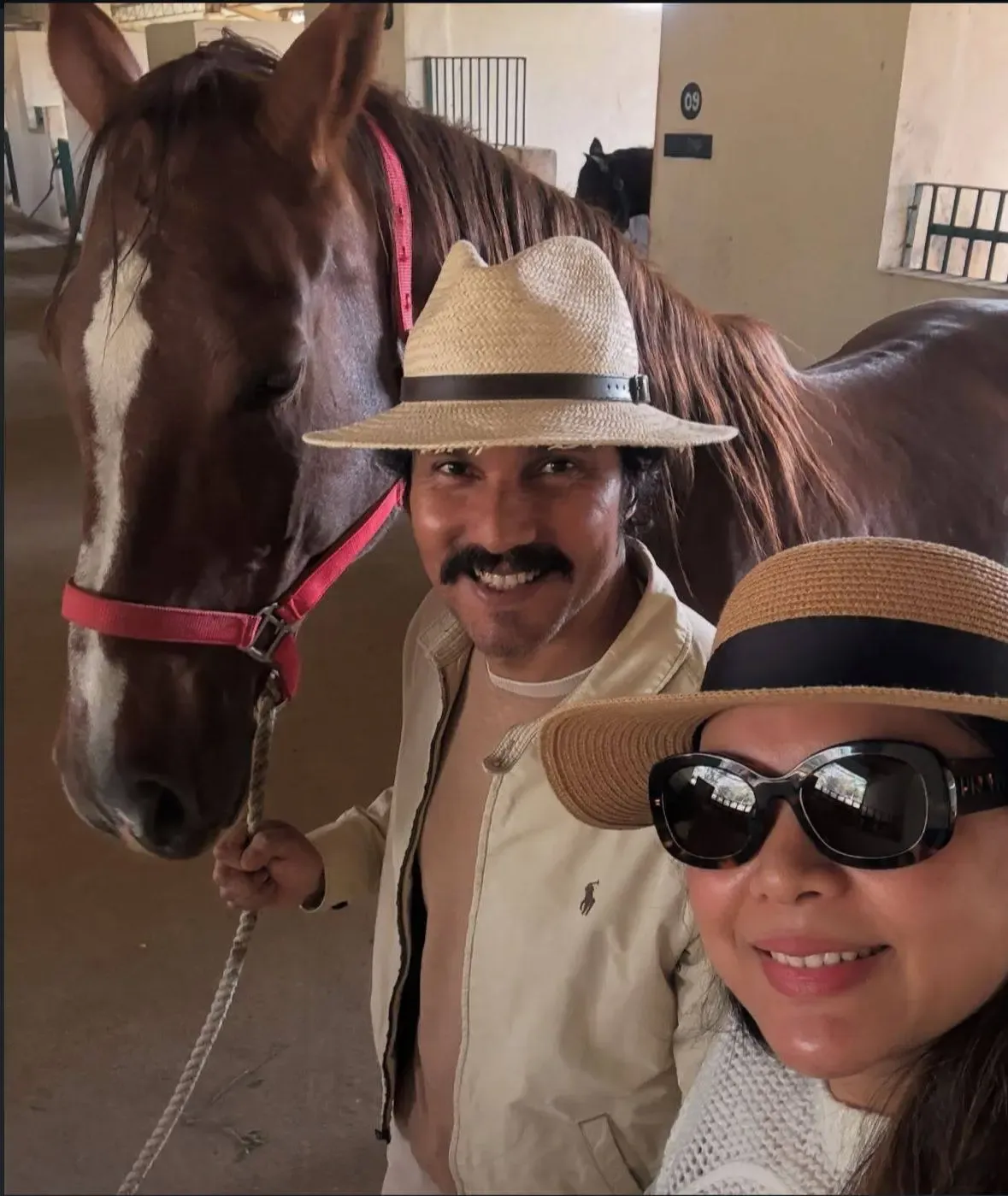 क्या क्रिसमस वेकेशन पर रणदीप हुड्डा और लिन लैशराम ने घोड़ों और खूबसूरत नजारों के बीच जश्न मनाया?