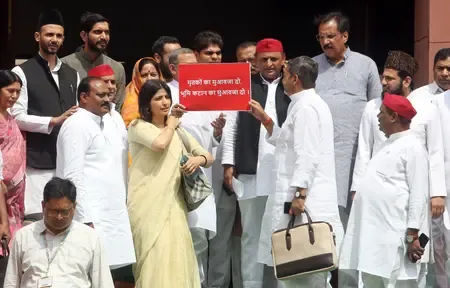 चुनाव आयोग को जिम्मेदार अधिकारियों के खिलाफ कार्रवाई करनी चाहिए : सपा 