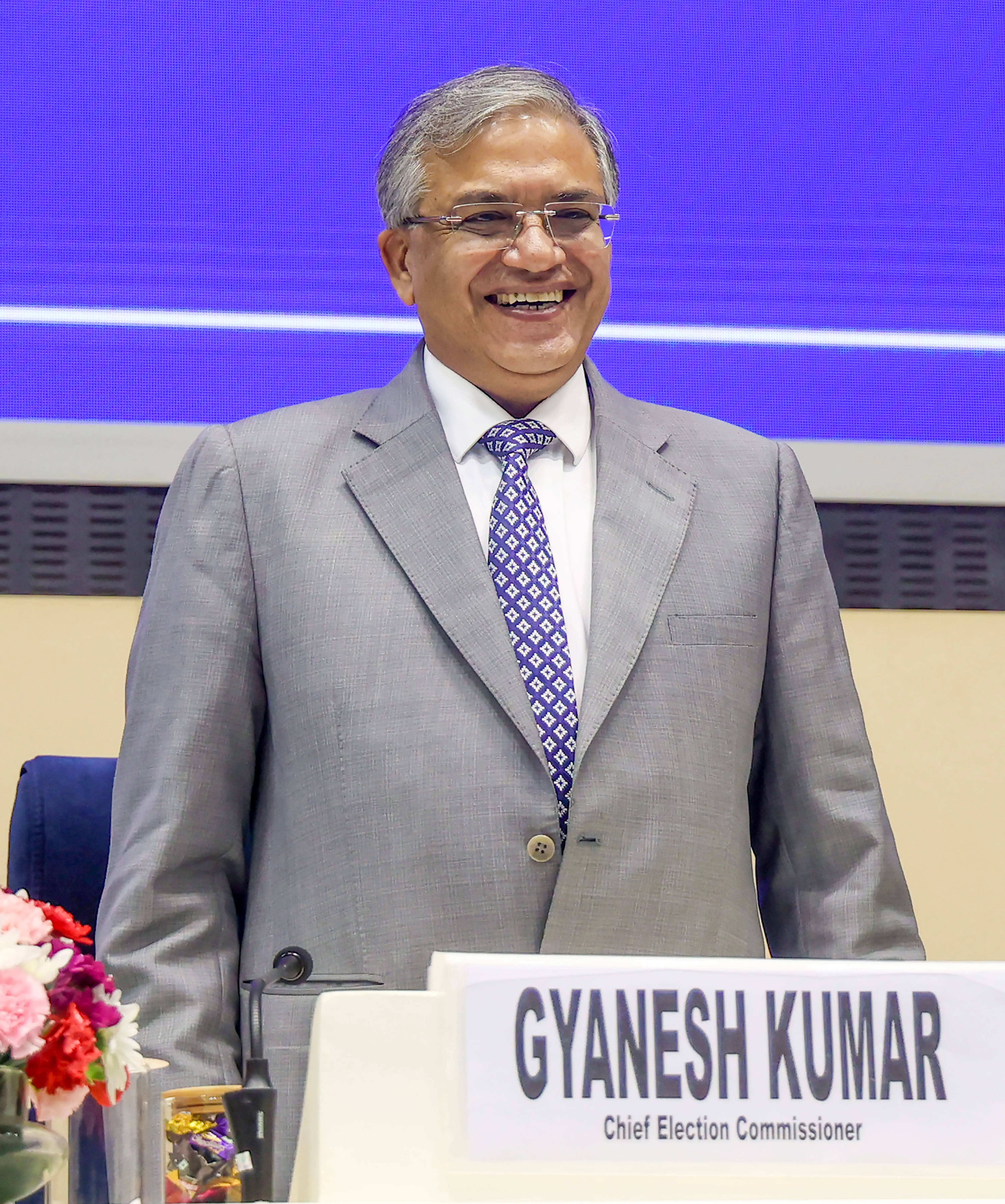 क्या चुनाव आयोग ने 8 सीटों पर उपचुनावों के लिए ईवीएम और वीवीपैट का पहला रेंडमाइजेशन पूरा किया?