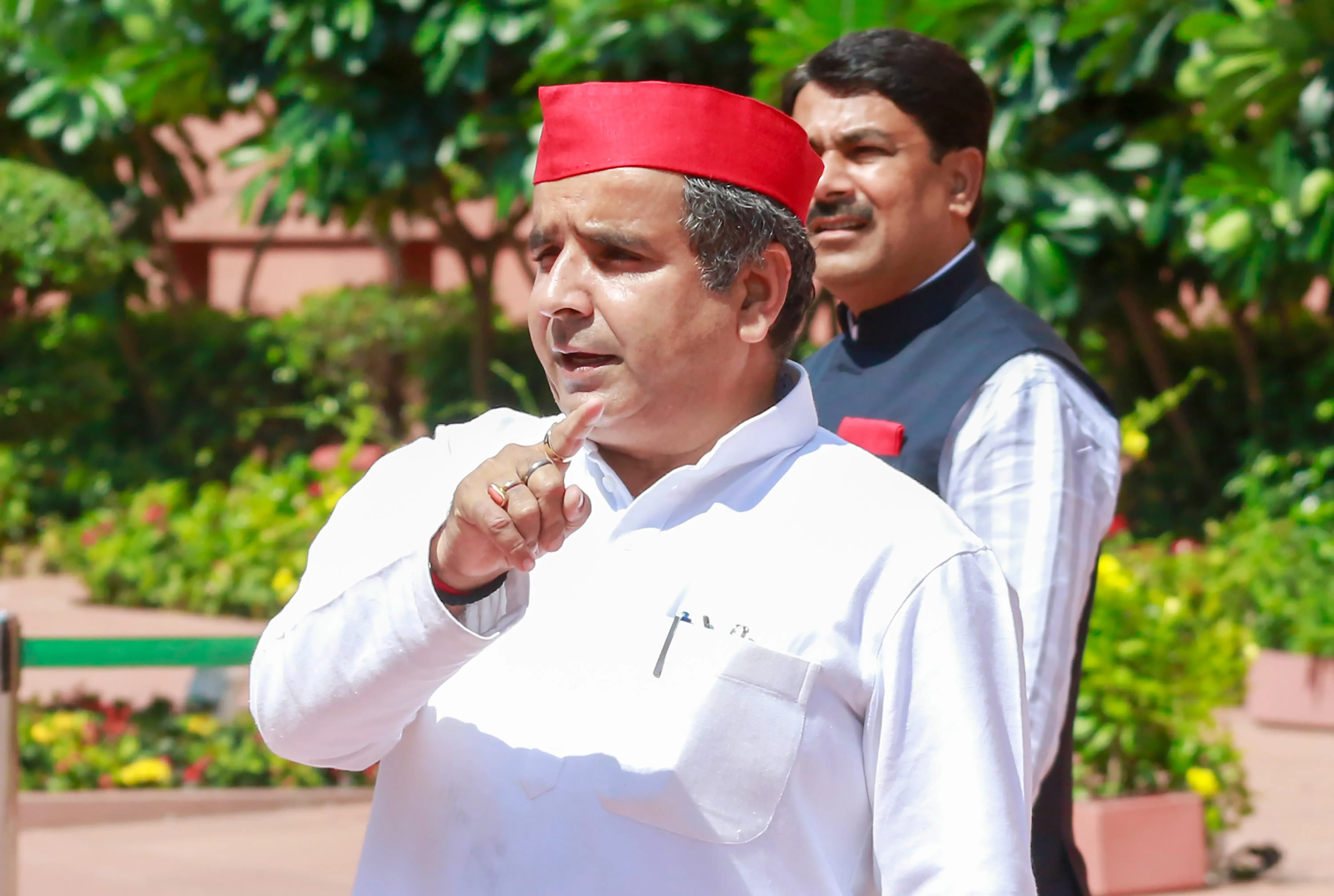 यूपी में 2 करोड़ मतदाताओं के नाम काटने का आरोप, धर्मेंद्र यादव ने चुनाव आयोग पर उठाए सवाल