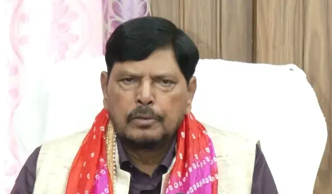 चुनाव आयोग स्वतंत्र संवैधानिक संस्था है, सरकार के निर्देश पर नहीं चलता: रामदास आठवले