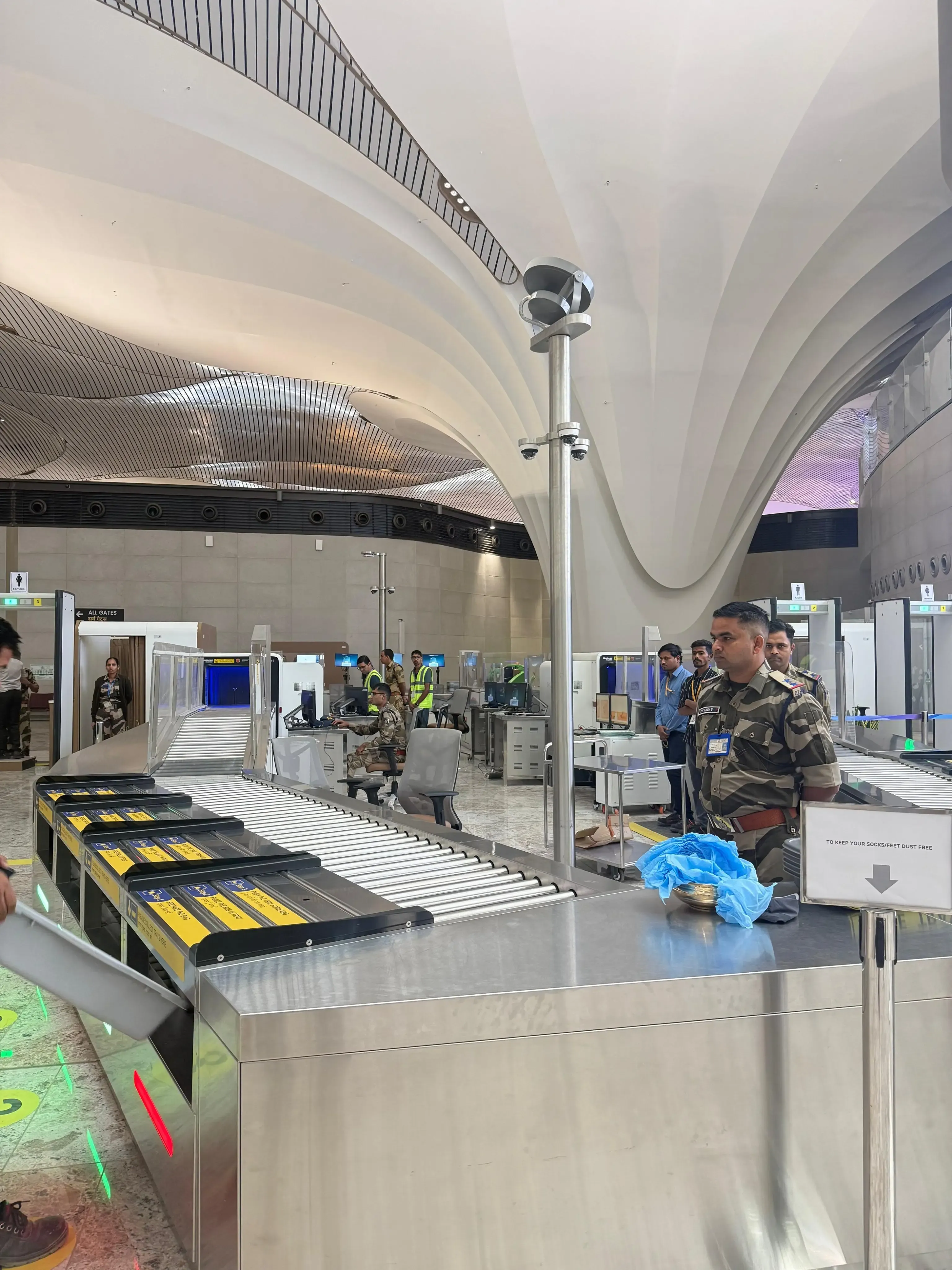 क्या नवी मुंबई एयरपोर्ट से कमर्शियल उड़ानें शुरू हो गई हैं?