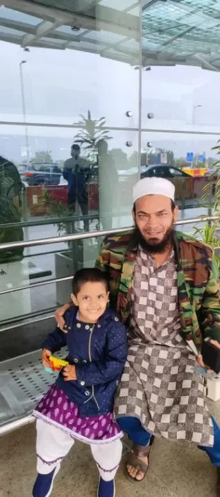 क्या सीआईएसएफ जवानों ने भोपाल एयरपोर्ट पर खोई 4 साल की बच्ची को परिवार से मिलाया?