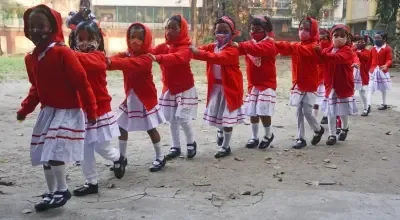 Did a Class 1 student lose parts of her fingers in a school door accident in Karnataka?