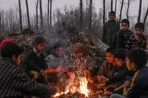Clear Skies Lead to Drop in Temperatures Across Jammu and Kashmir