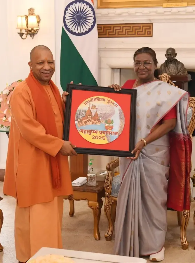 Uttar Pradesh CM Yogi Adityanath Extends Invitation to President Murmu for Maha Kumbh 2025
