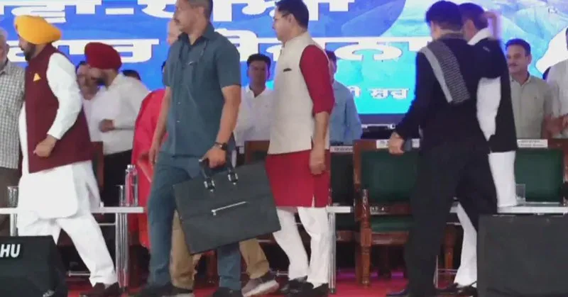 CM Bhagwant Mann distributes aid under Mawan-Dhiyan Satkar Yojana in Pathankot