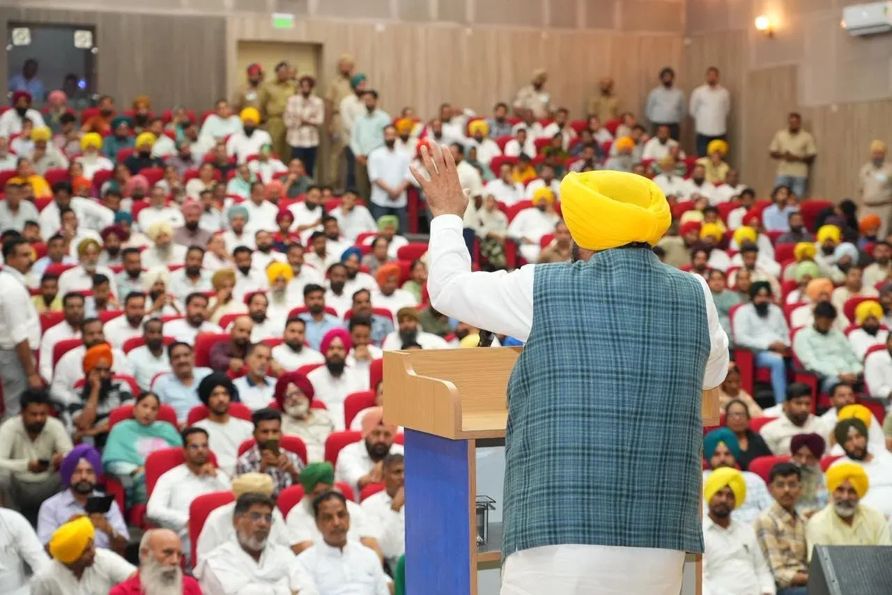 CM Bhagwant Mann Meets AAP Volunteers in Sangrur, Promises Key Roles