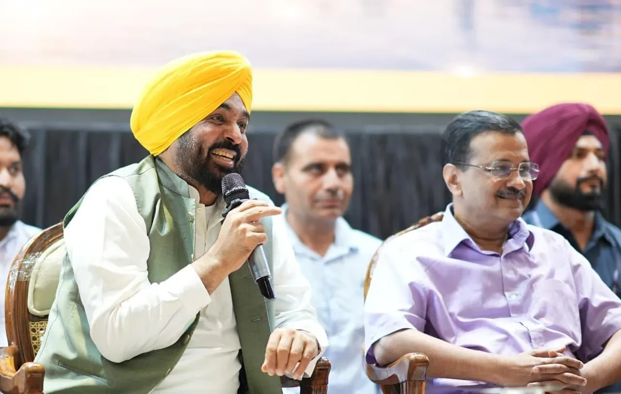 CM Bhagwant Mann meets Punjab traders with Kejriwal