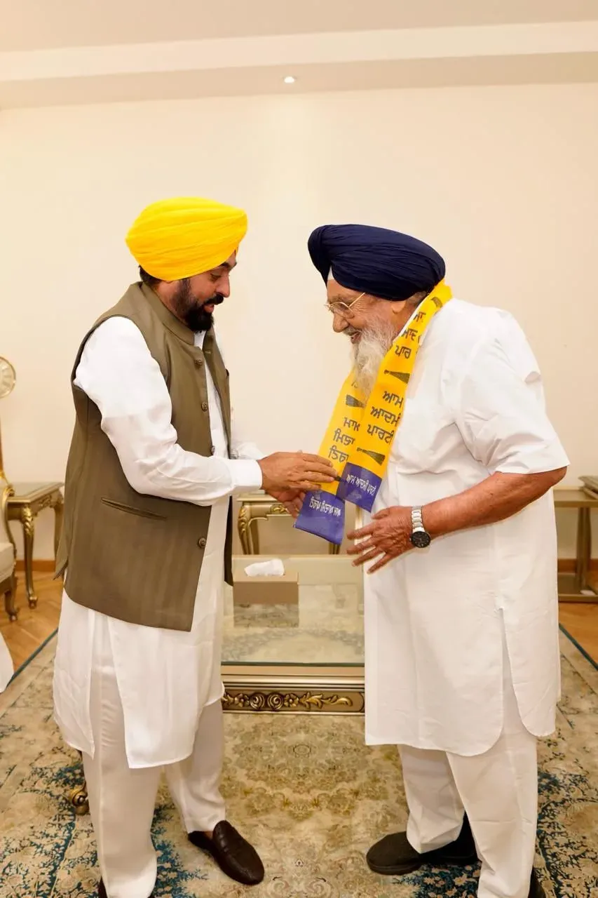 CM Bhagwant Mann Welcomes Majitha Family Into AAP