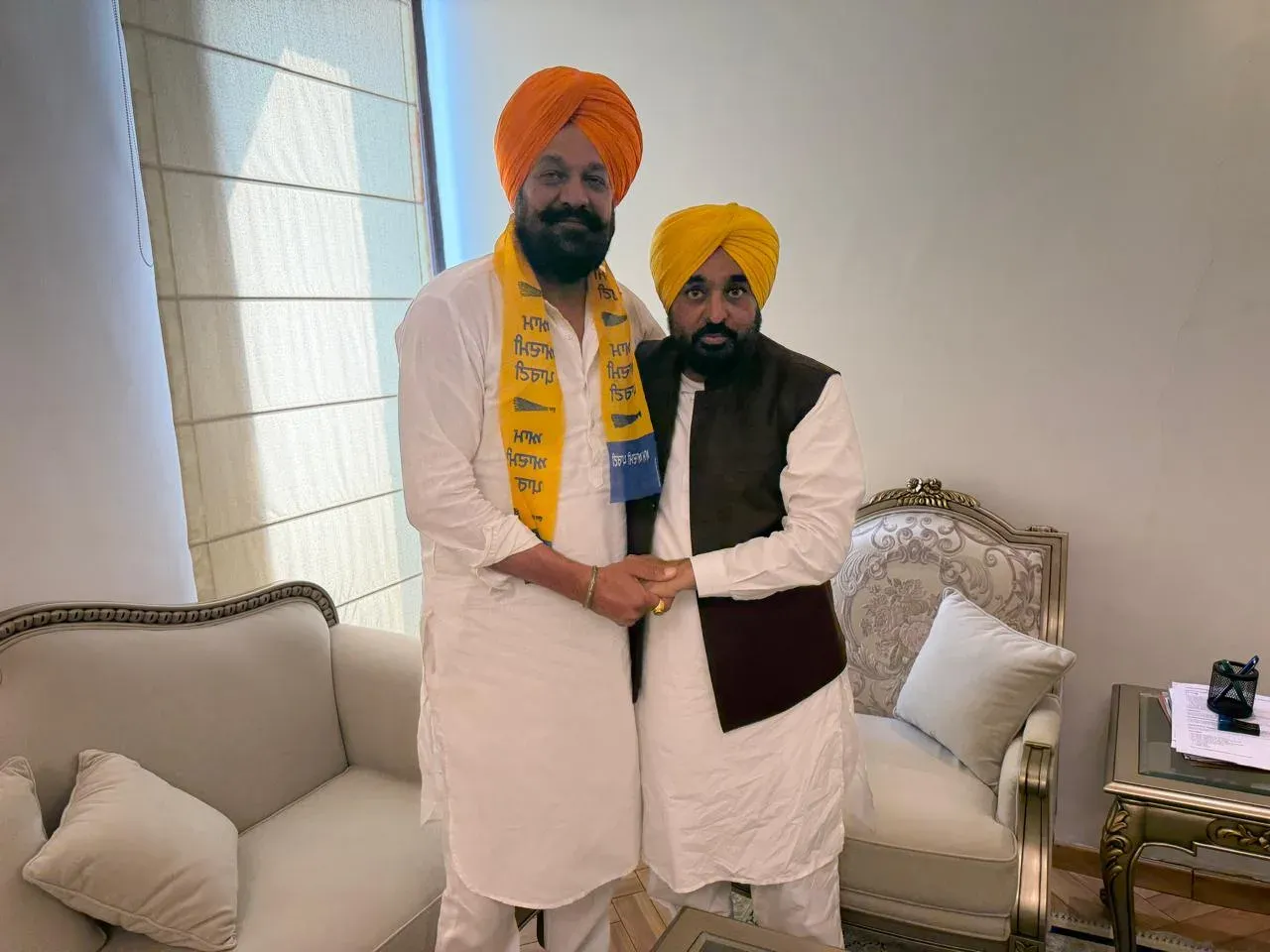 CM Bhagwant Mann Welcomes SAD Leader Mahal into AAP