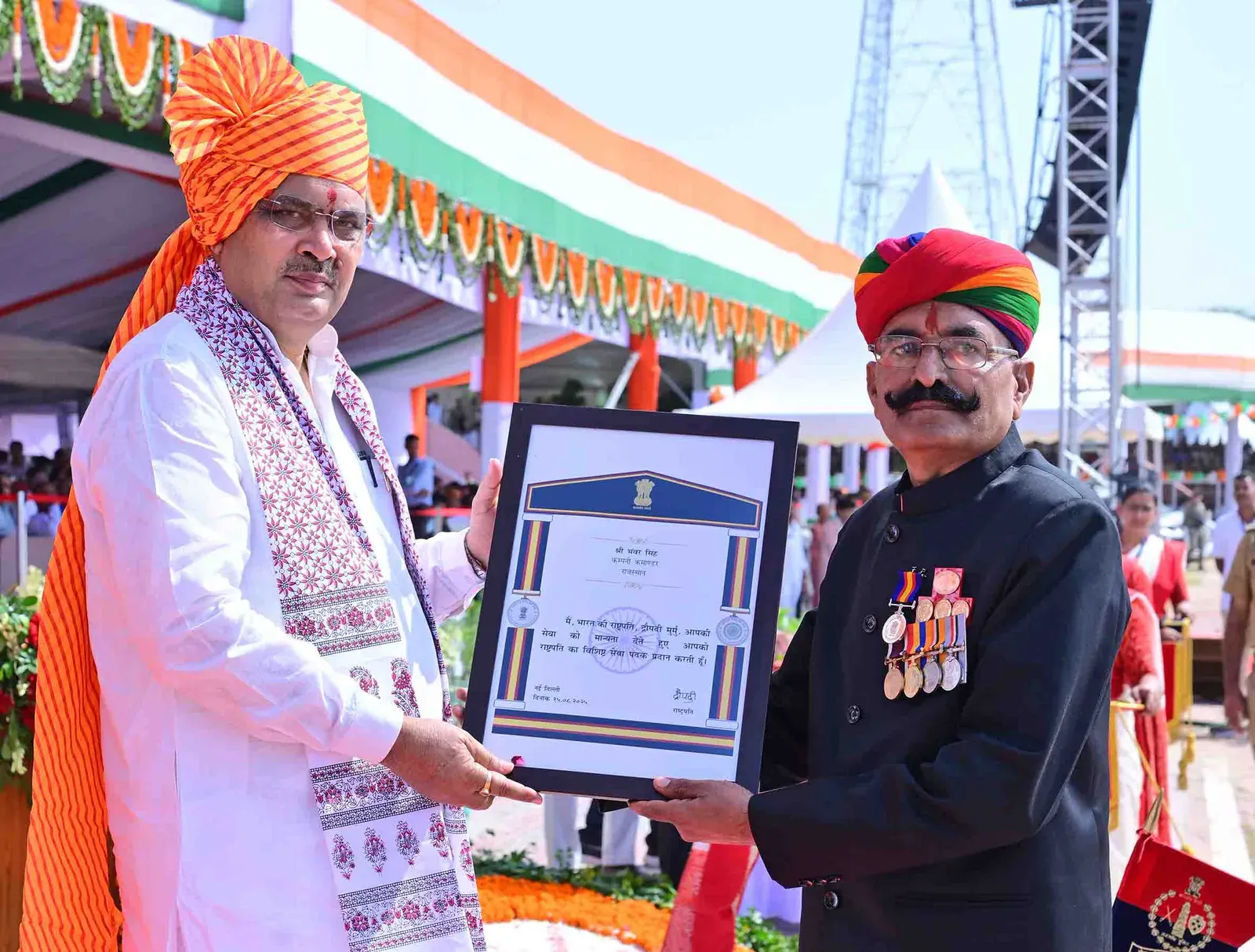 CM Bhajanlal honours officers, artists at Bikaner I-Day event