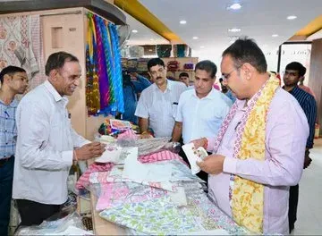CM Bhajanlal shops at Jaipur handloom store on National Handloom Day