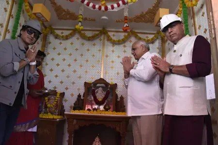 मुख्यमंत्री भूपेंद्र भाई पटेल और विवेक ओबेरॉय ने किया उमिया धाम मंदिर का दौरा 