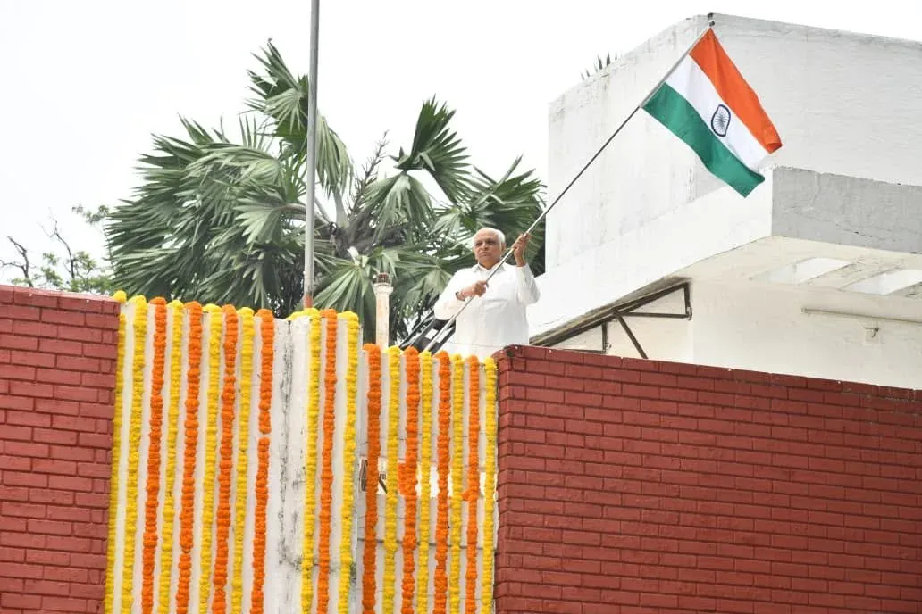 CM Bhupendra Patel hoists Tiranga at Gandhinagar home for Har Ghar Tiranga