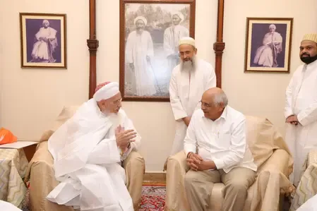 सीएम भूपेंद्र पटेल ने दाऊदी बोहरा समाज के धर्मगुरु सैयदना मुफद्दल सैफुद्दीन से की भेंट 