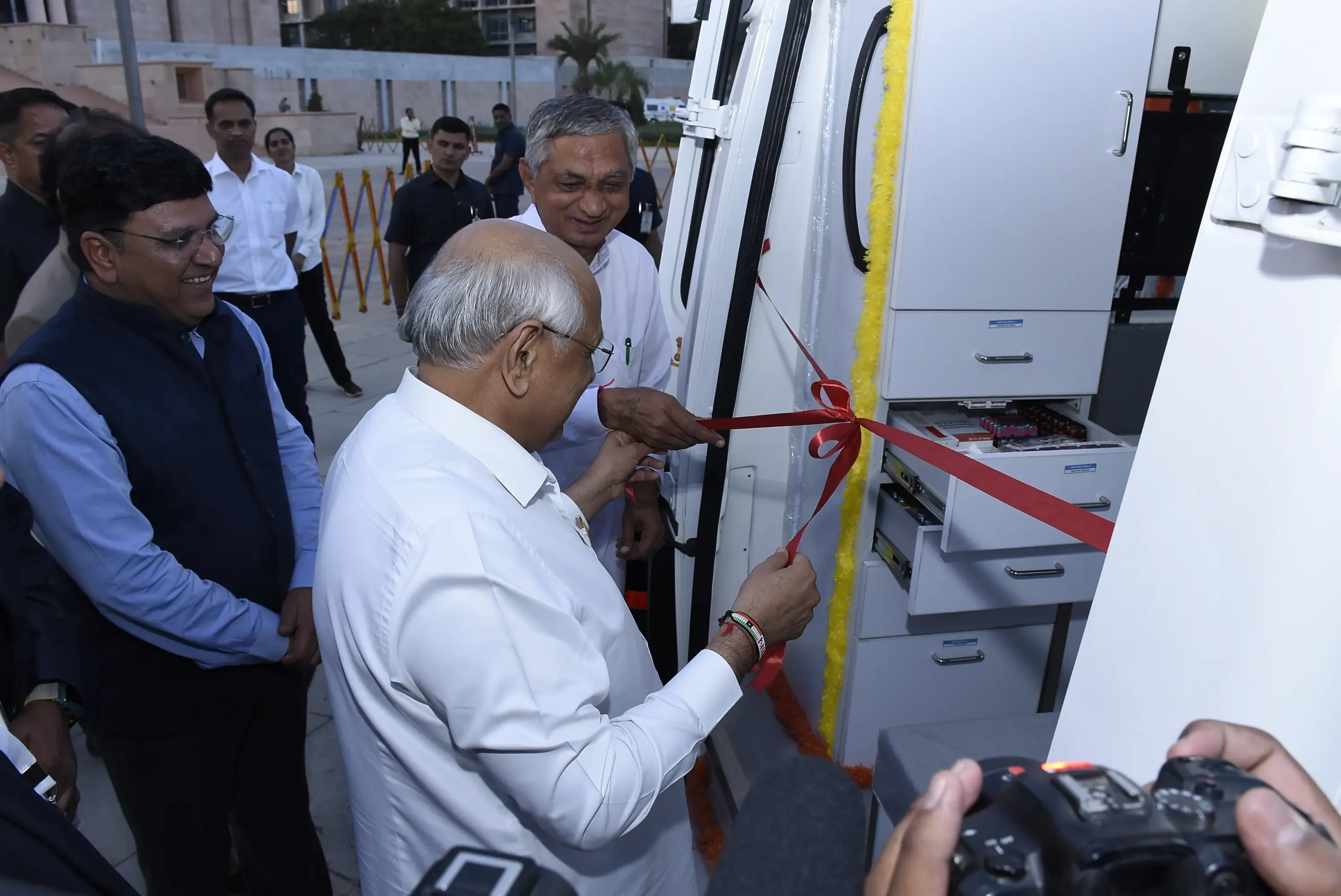 मुख्यमंत्री भूपेंद्र पटेल ने आईटीआई केंद्रों को 40 इलेक्ट्रिक कारें वितरित की, युवाओं को मिलेगा व्यावहारिक प्रशिक्षण