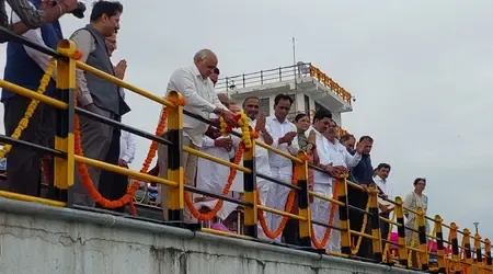 सीएम भूपेंद्र पटेल ने नर्मदा के पावन जल का लिया आशीर्वाद, स्टैच्यू ऑफ यूनिटी देखने आए लोगों से की बात