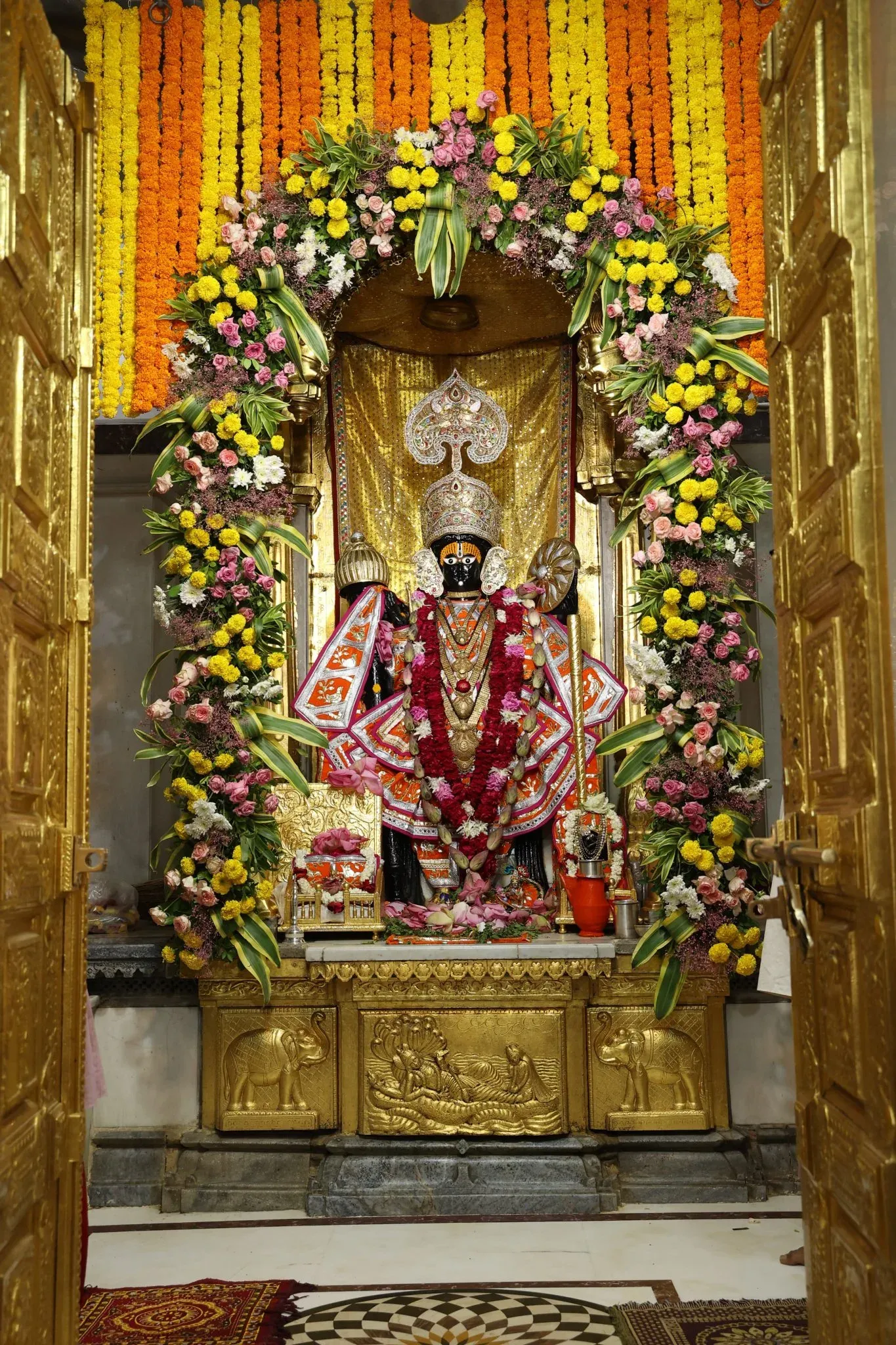 CM Bhupendra Patel Offers Prayers at Shamalaji Temple on Guru Purnima