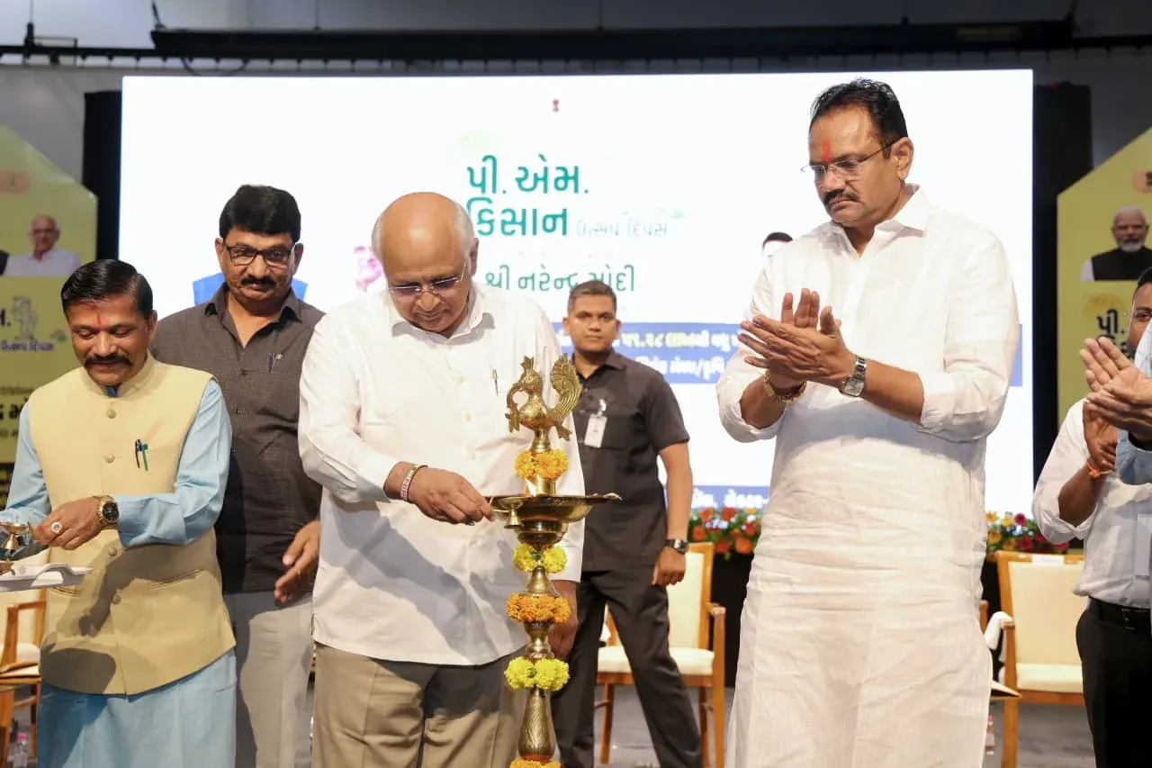 CM Bhupendra Patel Oversees PM-KISAN 23rd Installment Event in Gandhinagar
