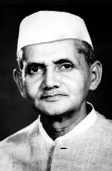 CM Chandrababu Naidu pays tribute on Lal Bahadur Shastri's 122nd birth anniversary