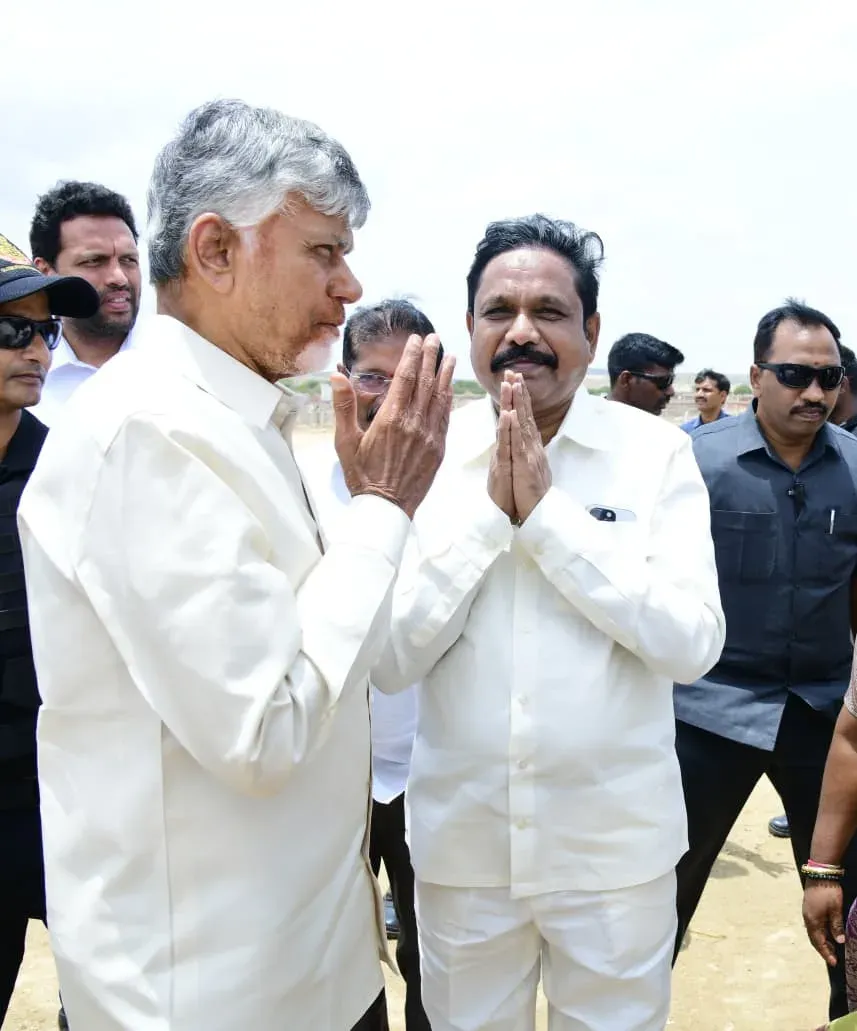 CM Chandrababu Naidu Receives Grand Welcome in Jonnagiri, Kurnool